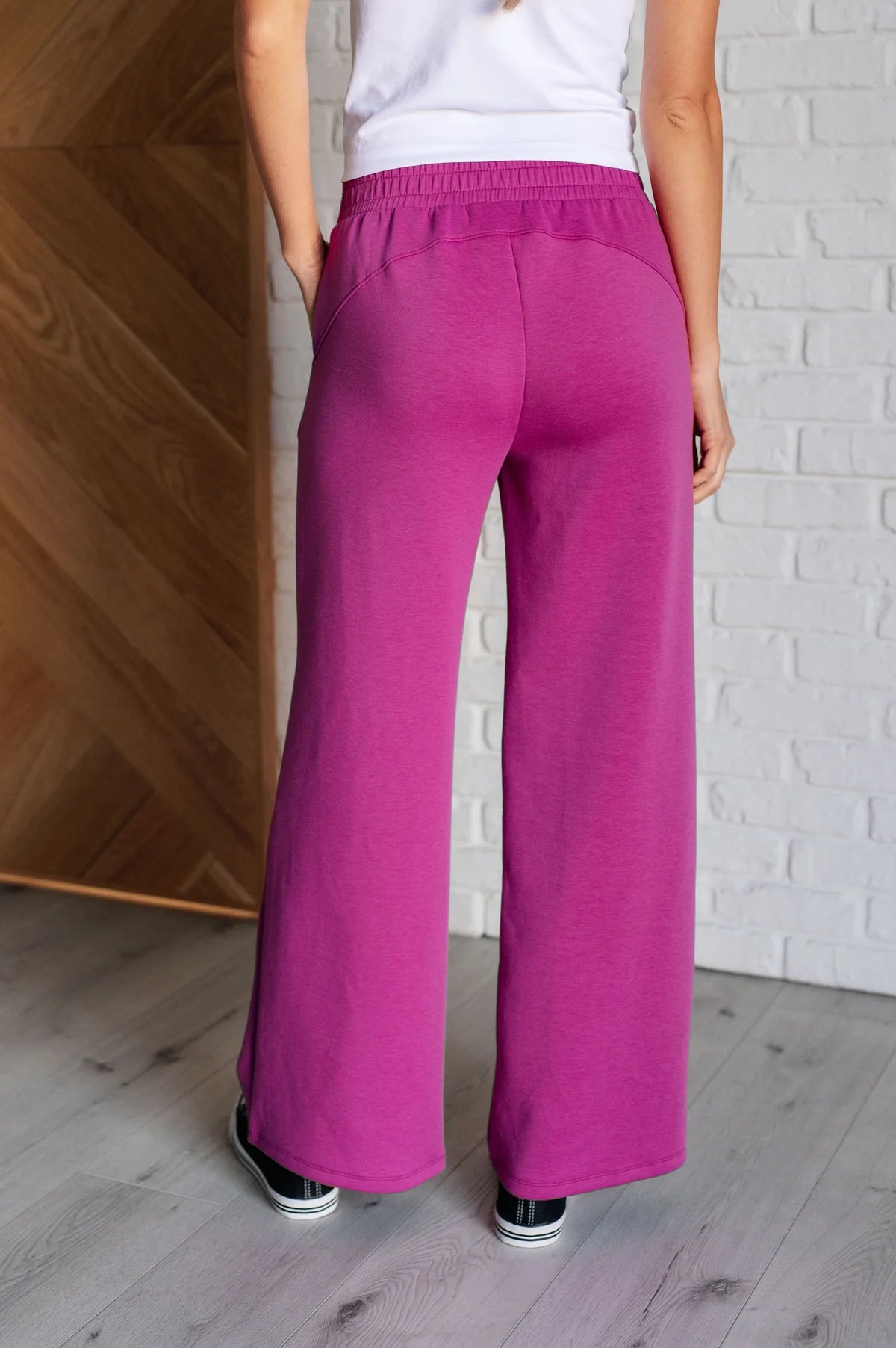 Dear Scarlett wide leg cropped pant in magenta
