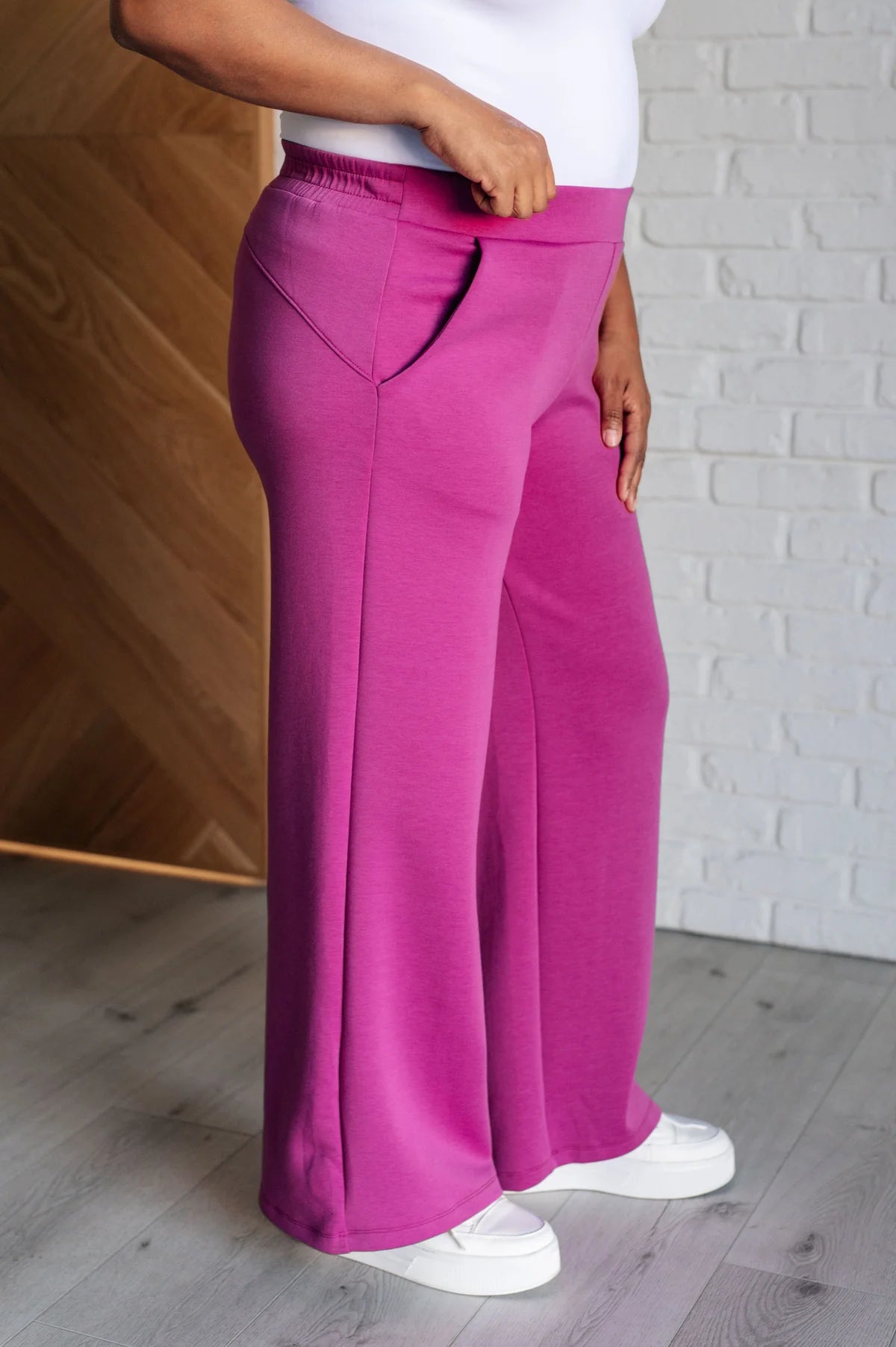 Dear Scarlett wide leg cropped pant in magenta