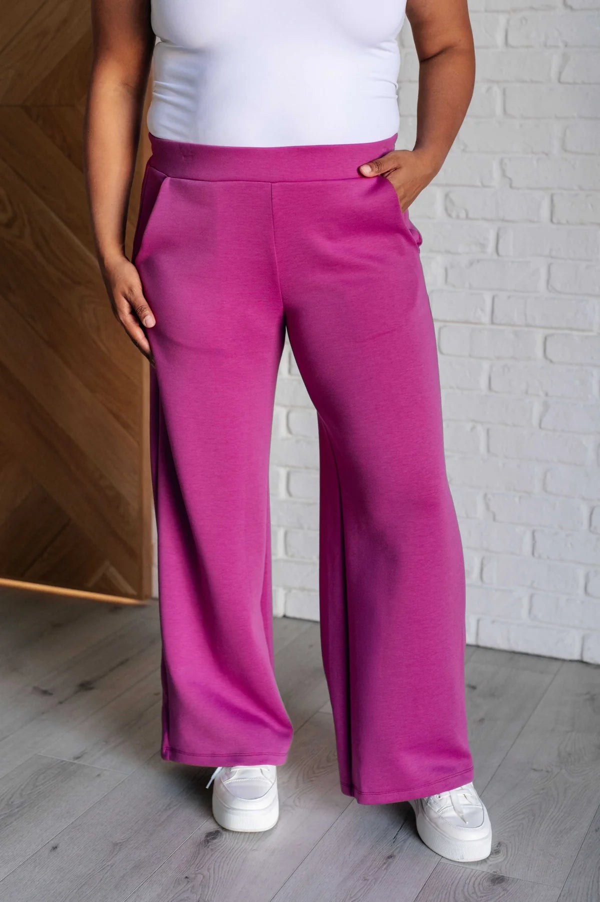Dear Scarlett wide leg cropped pant in magenta